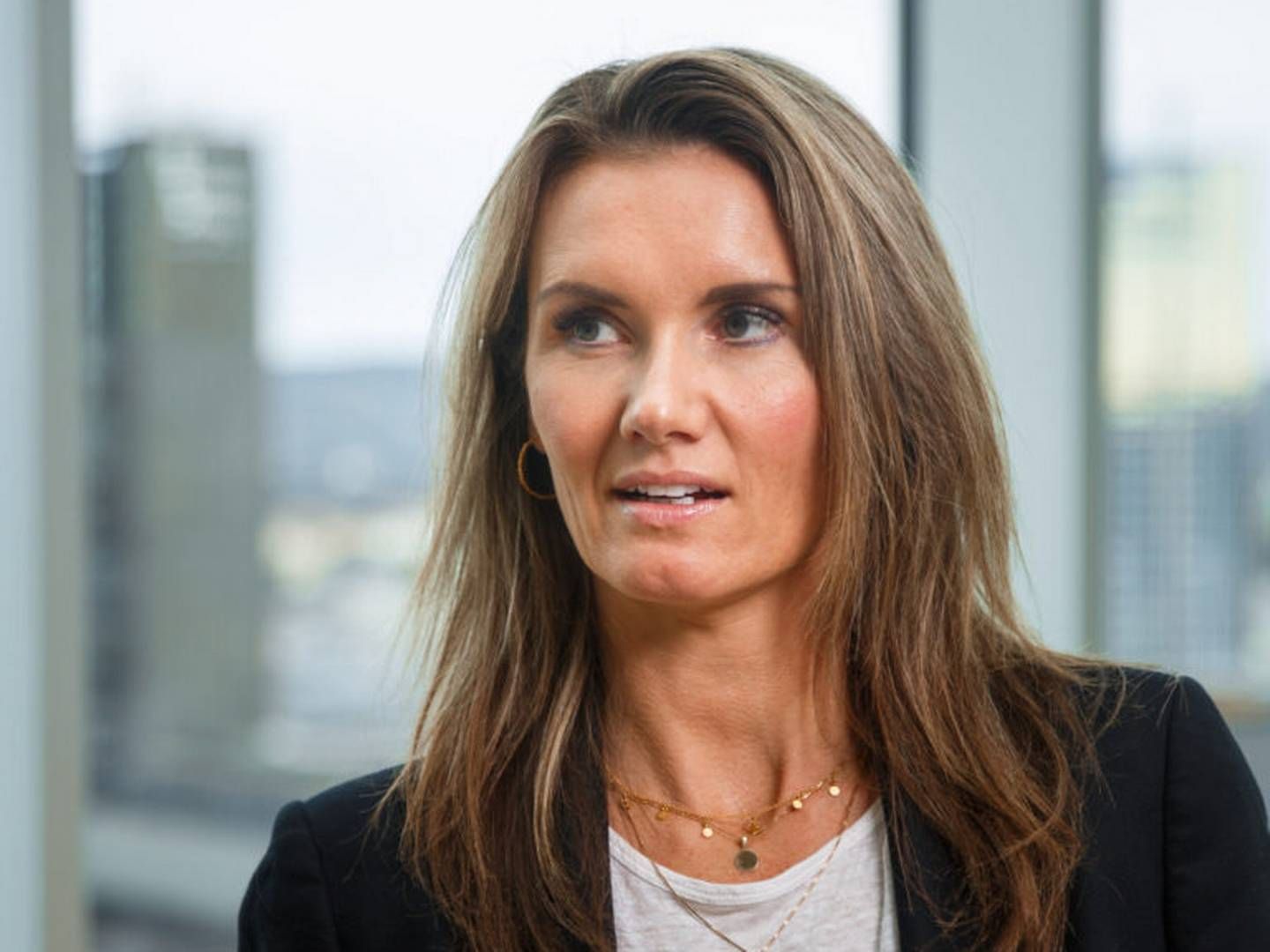 Konserndirektør for teknologi og tjenester i DNB, Maria Ervik Løvold, er usikker på om DNB vil nå målet om å legitimere 100 prosent av kundene tilfredsstillende.