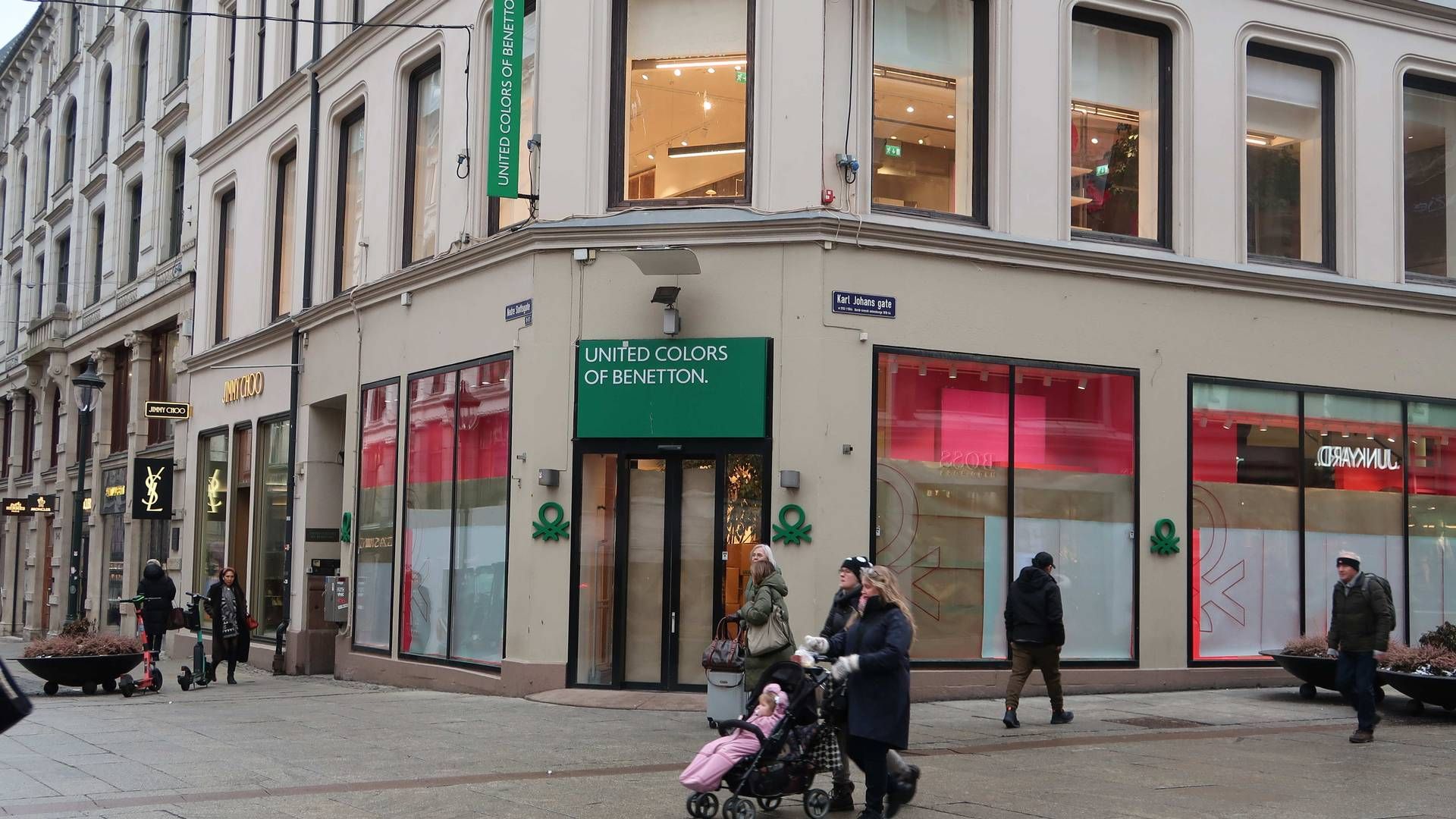 STENGT FOR GODT: Benetton-butikken på hjørnet Nedre Slottsgate og Karl Johan har stengt dørene, | Foto: Øystein Byberg