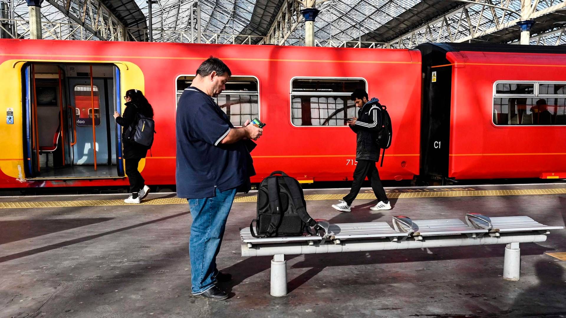 Den britiske regering ønsker at gøre det nemmere at hoppe på toget. | Foto: Justin Tallis/AFP/Ritzau Scanpix