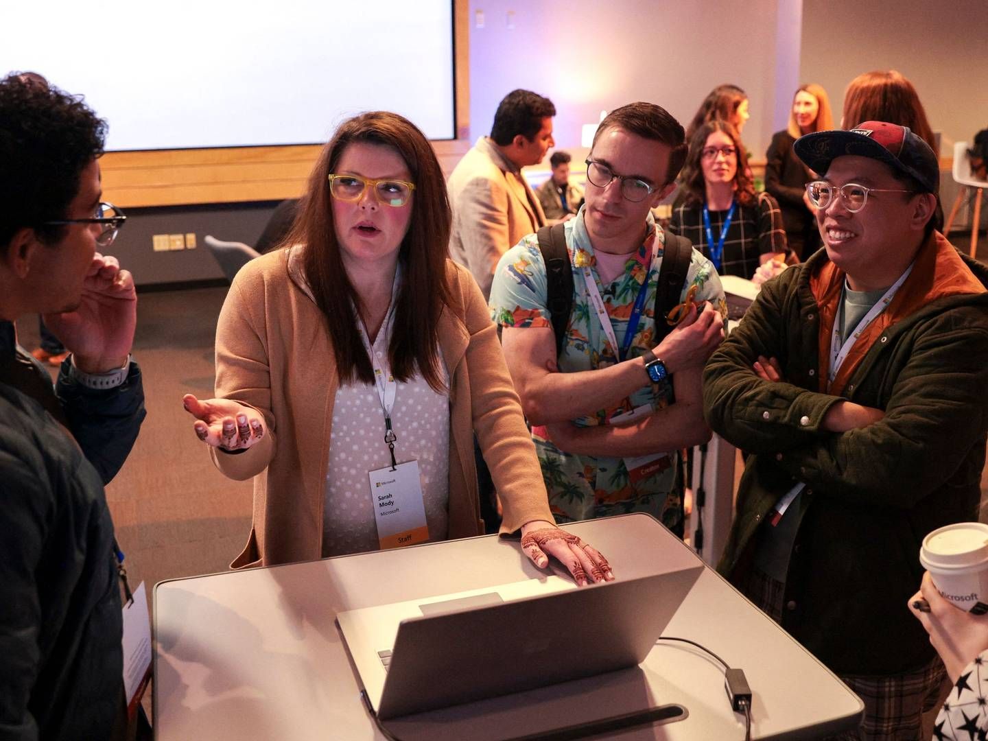 Produktmanager Sarah Mody giver en demonstration af, hvordan den nye AI-understøttede søgemaskine Bing fungerer i Bing Experience Lounge i Washington 7. februar. | Photo: Jason Redmond/AFP/Ritzau Scanpix