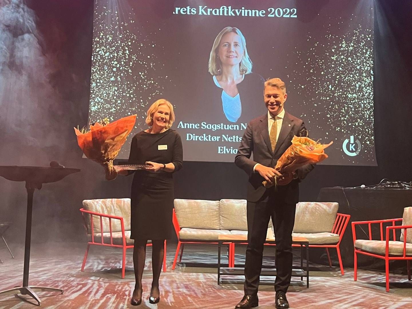 Det var 56 nominerte til Årets Kraftkvinne 2022. Onsdag delte Terje Aasland ut prisen til Anne Sagstuen Nysæther. | Foto: Olje og energidepartementet