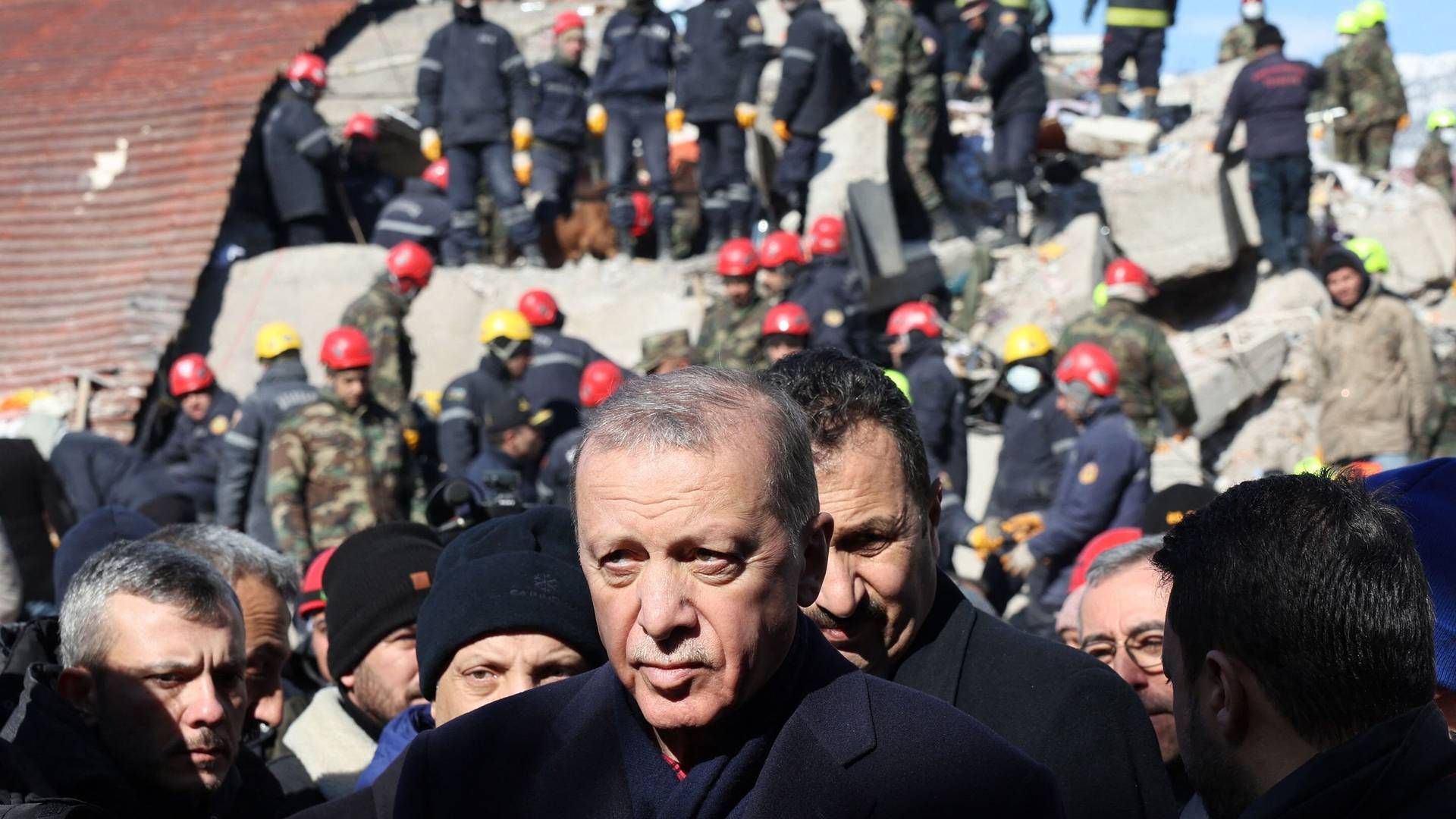 Tyrkiets præsident Recep Tayyip Erdogan på besøg i jordskævlsramt by i det sydøstlige Tyrkiet. | Foto: Adem Altan/AFP/Ritzau Scanpix