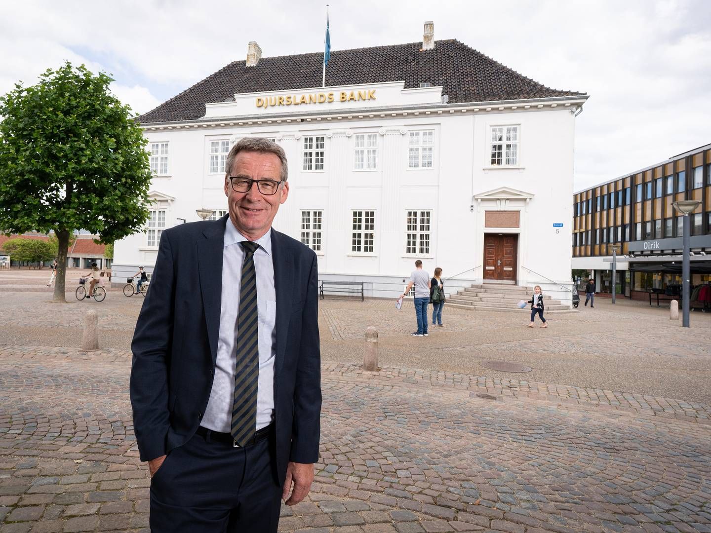 Lars Møller Kristensen går på pension til sommer. Inden da har hun fuldt fokus på forretningen i Djursland Bank. | Foto: Pr