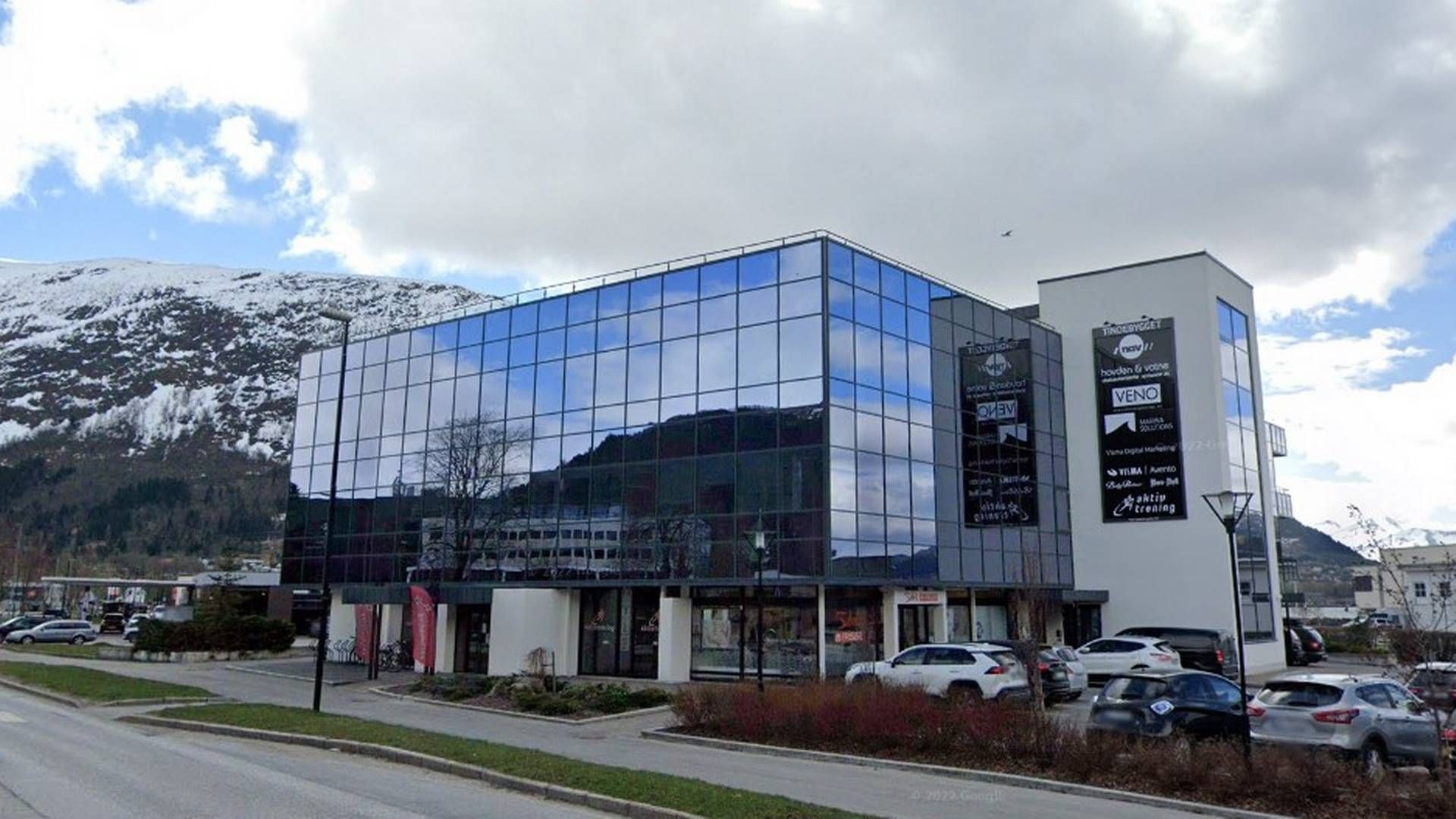 OPPLEVDE ØKNING: Revisjonsfirmaet Hovden & Vatne har tre kontorer, blant annet her i Ørsta. I fjor opplevde firmaet økning i både omsetning og resultat. | Foto: Google Street View