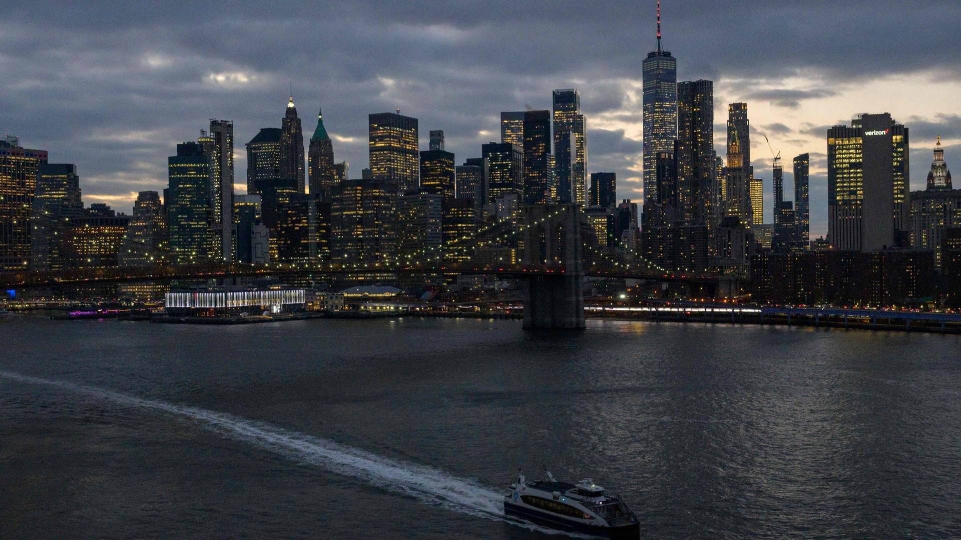 The skyline of lower Manhattan is seen past a ferry on the East River in New York City on February 06, 2023. | Photo: Angela Weiss/AFP/Ritzau Scanpix