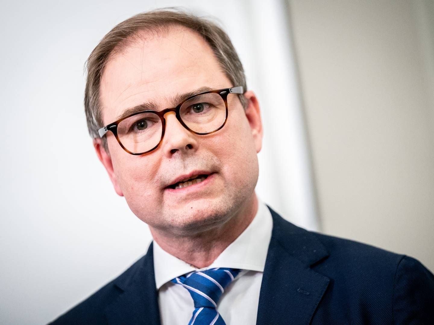 Finansminister Nicolai Wammen (S) lader til at have gode nyheder med til landets små købmand, når regeringen sammen med en række af Folketingets partier senere fredag fremlægger deres aftale om inflationshjælp. | Foto: Ida Marie Odgaard