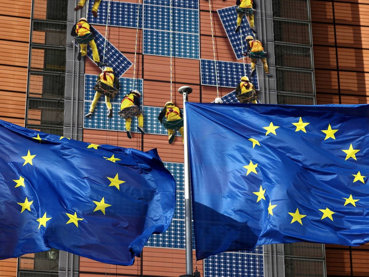 EU-Kommissionens bygning i Bruxelles. EU-systemet skal inden april råde Danmark i, hvorvidt en undtagelse fra indkrævning af moms på kunstnerisk virksomhed er i strid med unionens regler. | Foto: Yves Herman/Reuters/Ritzau Scanpix