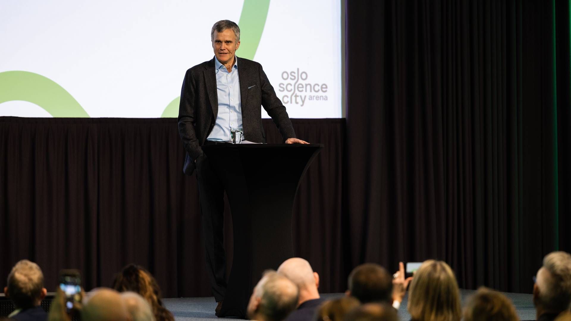 GJENVELGES: Helge Lund står til gjenvalg for ett år til som styreleder i Novo Nordisk. Her avbildet under Norway Life Science-konferansen i 2023. | Foto: Even Kleppa/Kleppa Media
