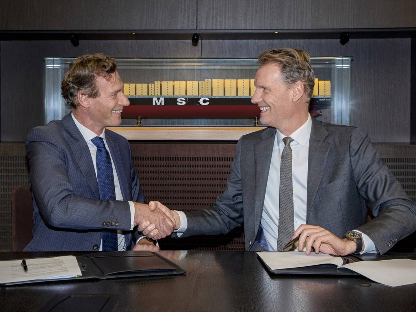 DB Schenkers globale direktør for luft- og søfragt, Thorsten Meinche, og MSC's topchef, Søren Toft, underskrev tidligere på måneden aftalen om biobrændsel i MSC's hovedkontor i Geneve. | Foto: MSC, Oliver O'Hanlon.