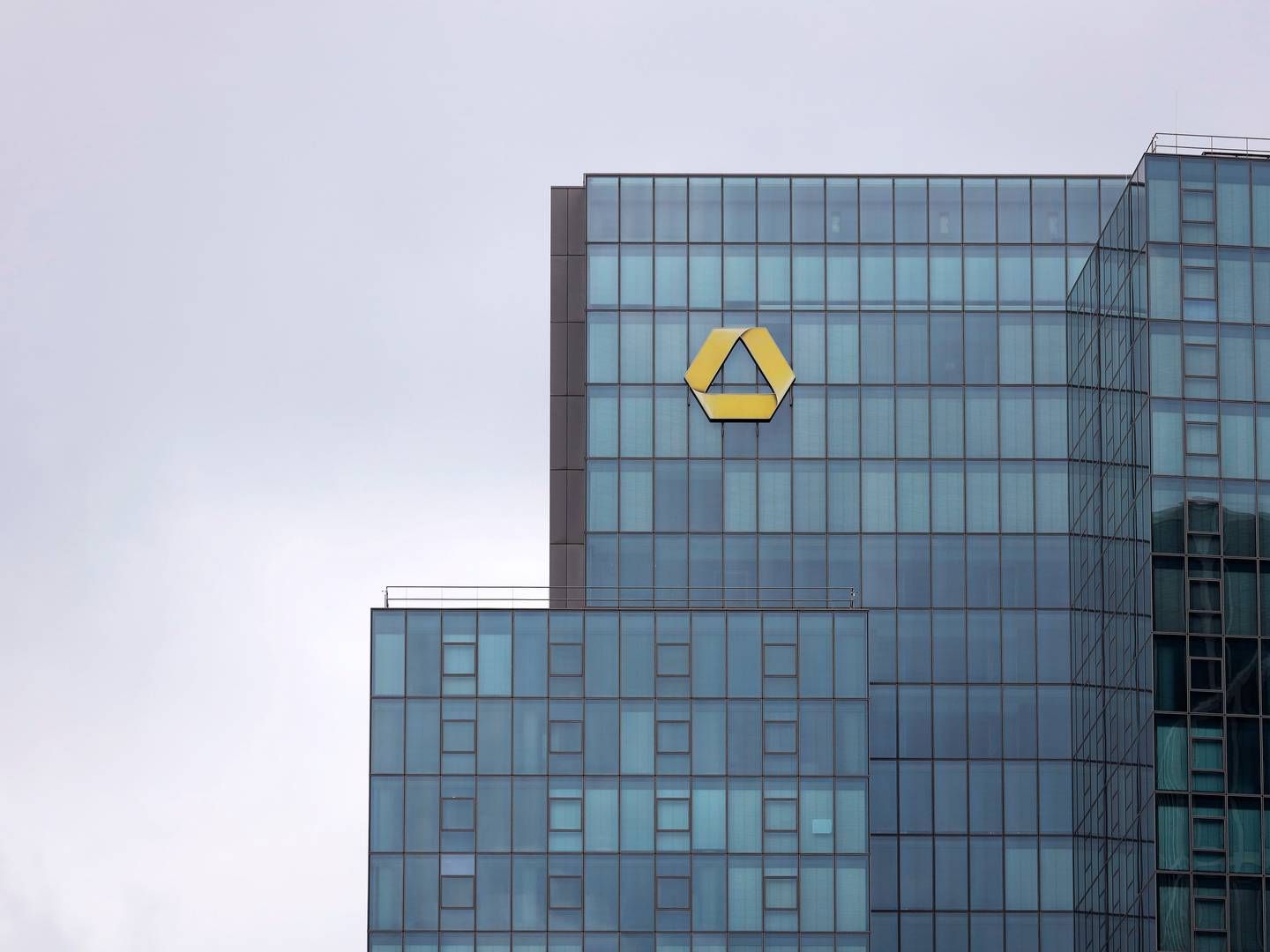Ein Commerzbank-Gebäude an der Gallusanlage in Frankfurt | Foto: picture alliance / Geisler-Fotopress | Christoph Hardt/Geisler-Fotopres