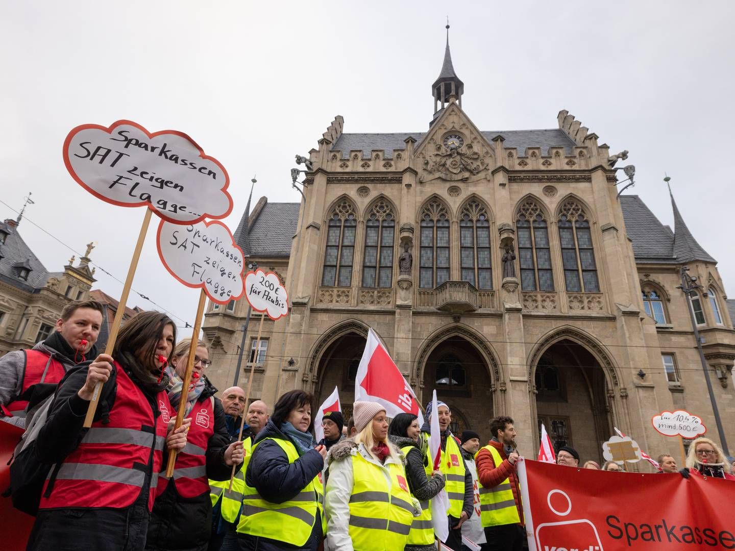 Streikende Sparkassen-Mitarbeiter in Erfurt | Foto: picture alliance/dpa | Michael Reichel