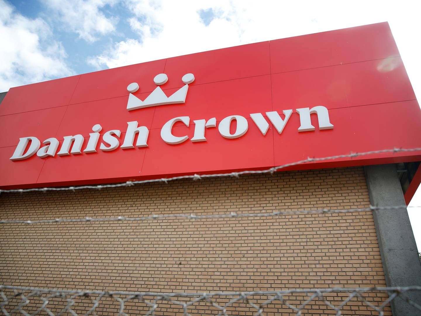 Fremover skal der stå Danish Crown på bygningerne, som hidtil har huset Skare-koncernens hovedkontor i Vejen. | Foto: Jens Dresling