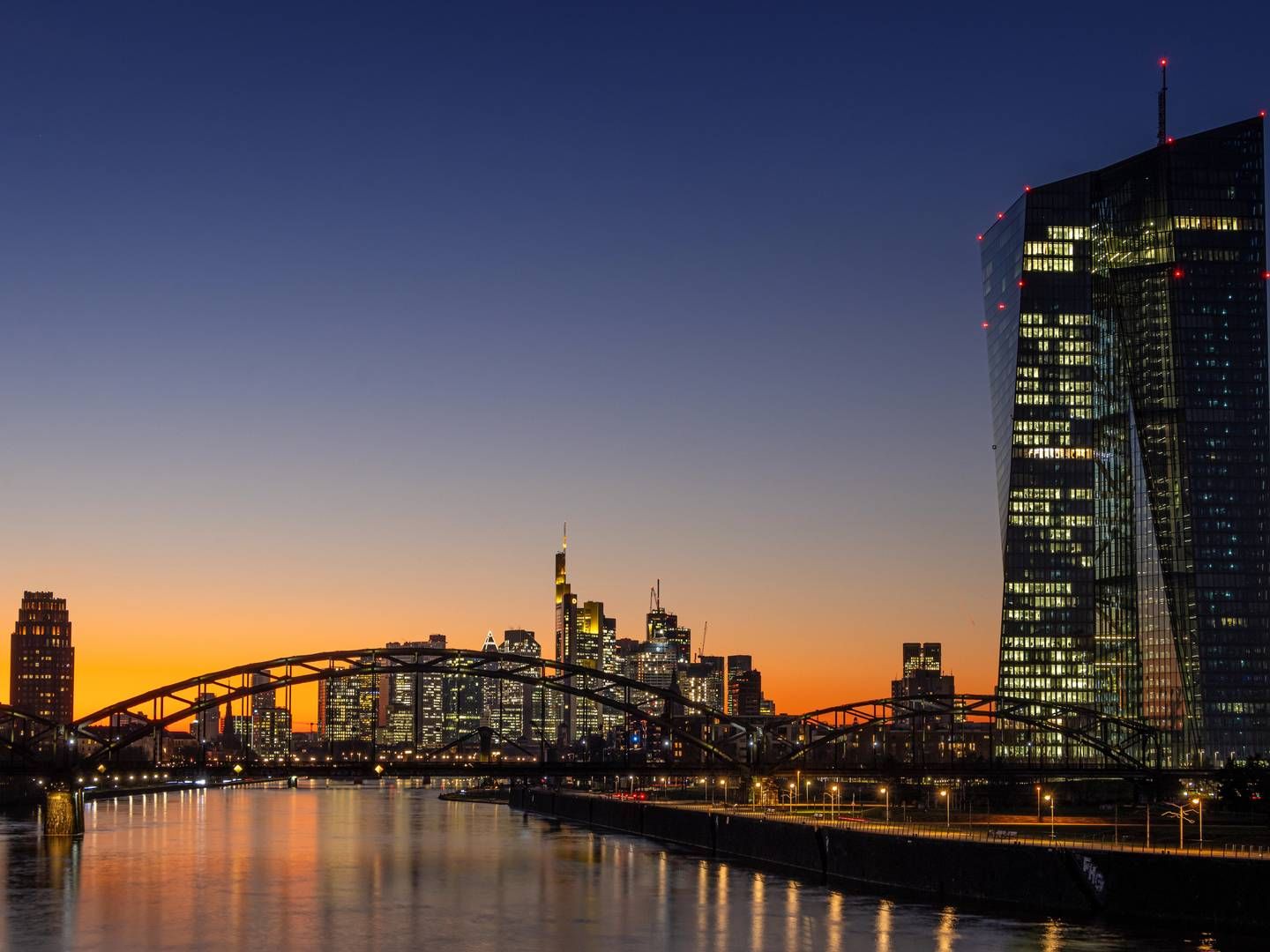 Blick auf die EZB und die Frankfurter Skyline | Foto: picture alliance / greatif | Florian Gaul