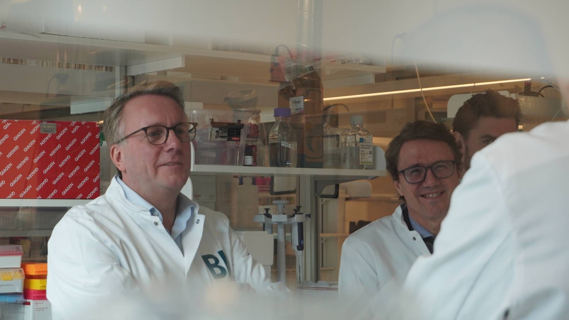 Erhvervsminister Morten Bødskov (t.v.) sammen med adm. direktør hos Bioinnovation Institute, Jens Nielsen. | Foto: Bioinnovation Institute / Sigrid Hyldig / PR