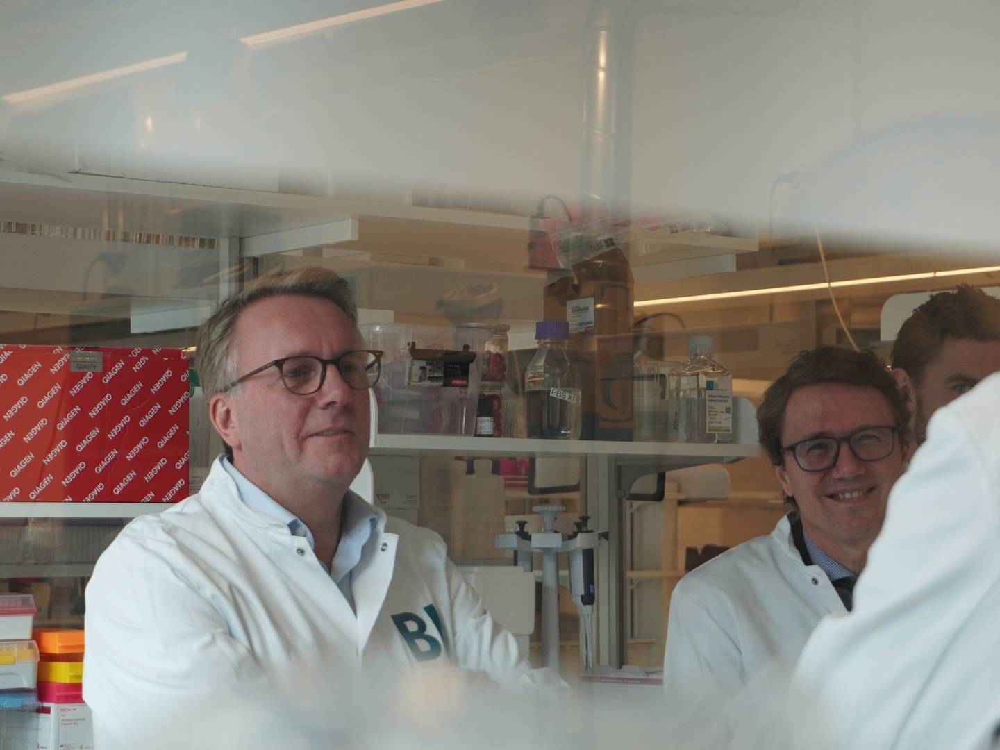 Erhvervsminister Morten Bødskov (t.v.) sammen med adm. direktør hos Bioinnovation Institute, Jens Nielsen. | Foto: Bioinnovation Institute / Sigrid Hyldig / PR