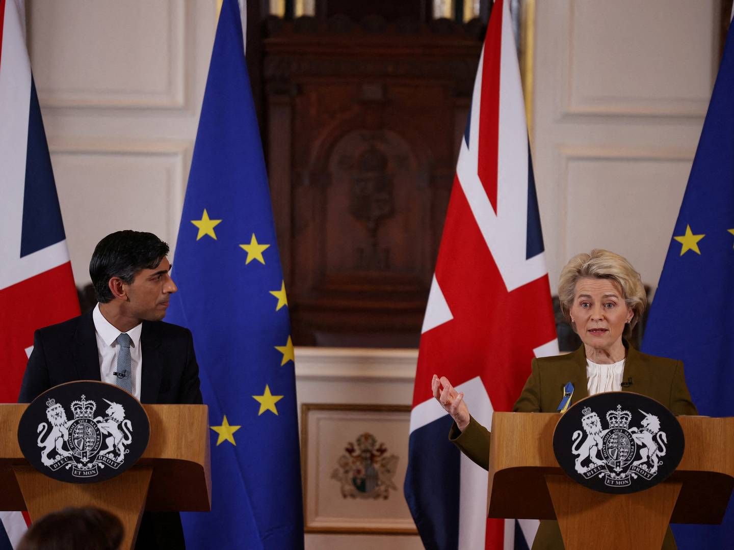 Storbritanniens premierminister, Rishi Sunak, på et pressemøde om den nye aftale med EU sammen med EU-Kommissionens formand, Ursula von der Leyen | Foto: Dan Kitwood / Reuters / Ritzau Scanpix