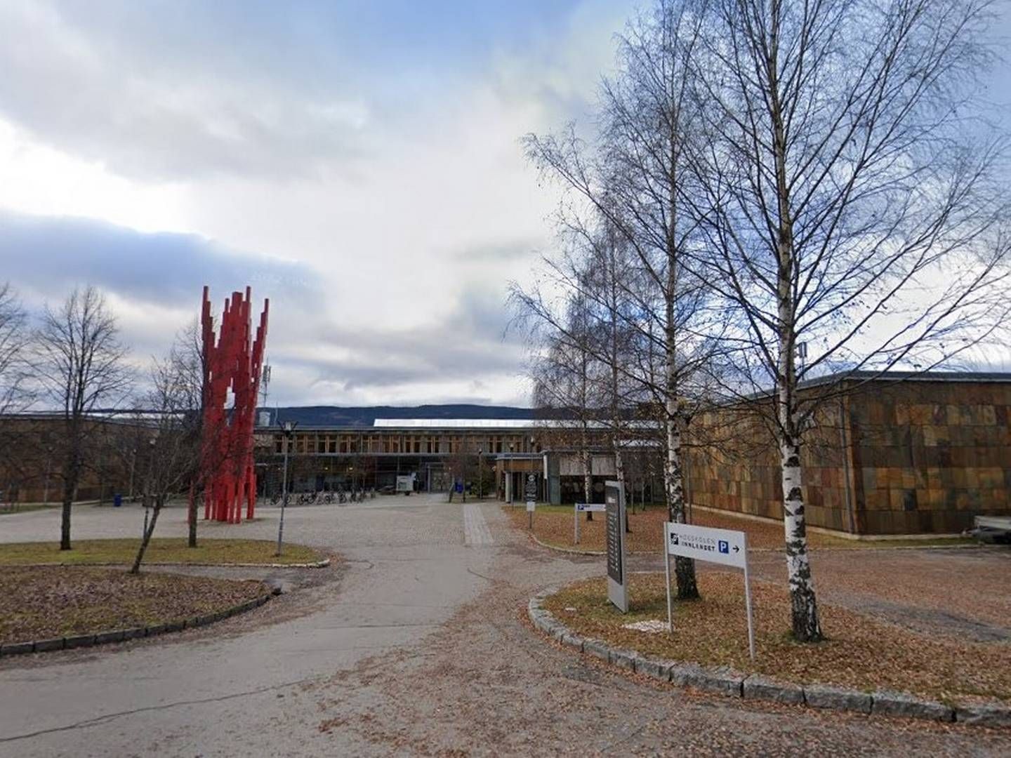 NEDJUSTERER SALÆR: Høgskolen i Innlandet, her ved studiested Lillehammer. | Foto: Google Street View
