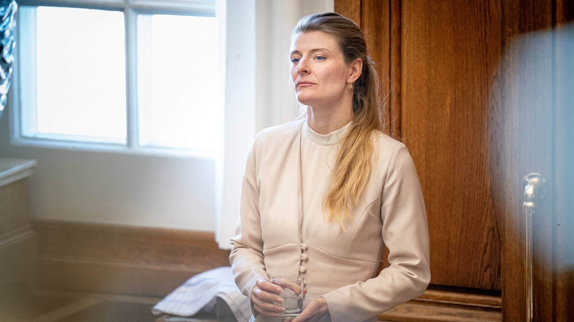 Beskæftigelsesminister Ane Halsboe-Jørgensen (S) under møde i Folketingssalen tirsdag den 28. februar 2023, hvor tredje behandling af store bededags afskaffelse var på dagsordenen | Foto: Liselotte Sabroe