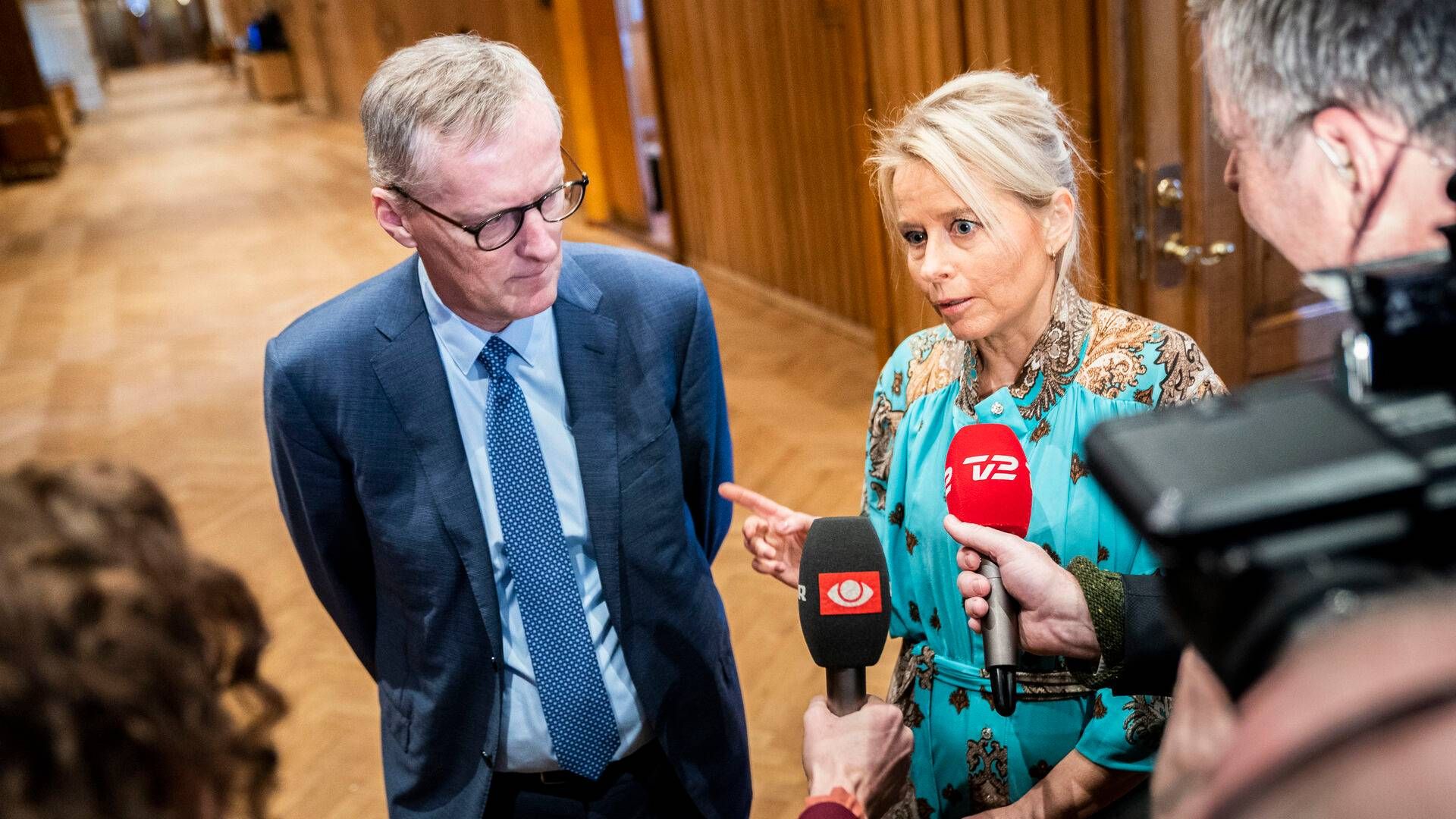 Mette Høgh (tv), forperson for HK Handel, og Laurits Rønn, viceadm. direktør i Dansk Erhverv, afsluttede onsdag forhandlingerne om en ny overenskomst, der nu skal til afstemning.