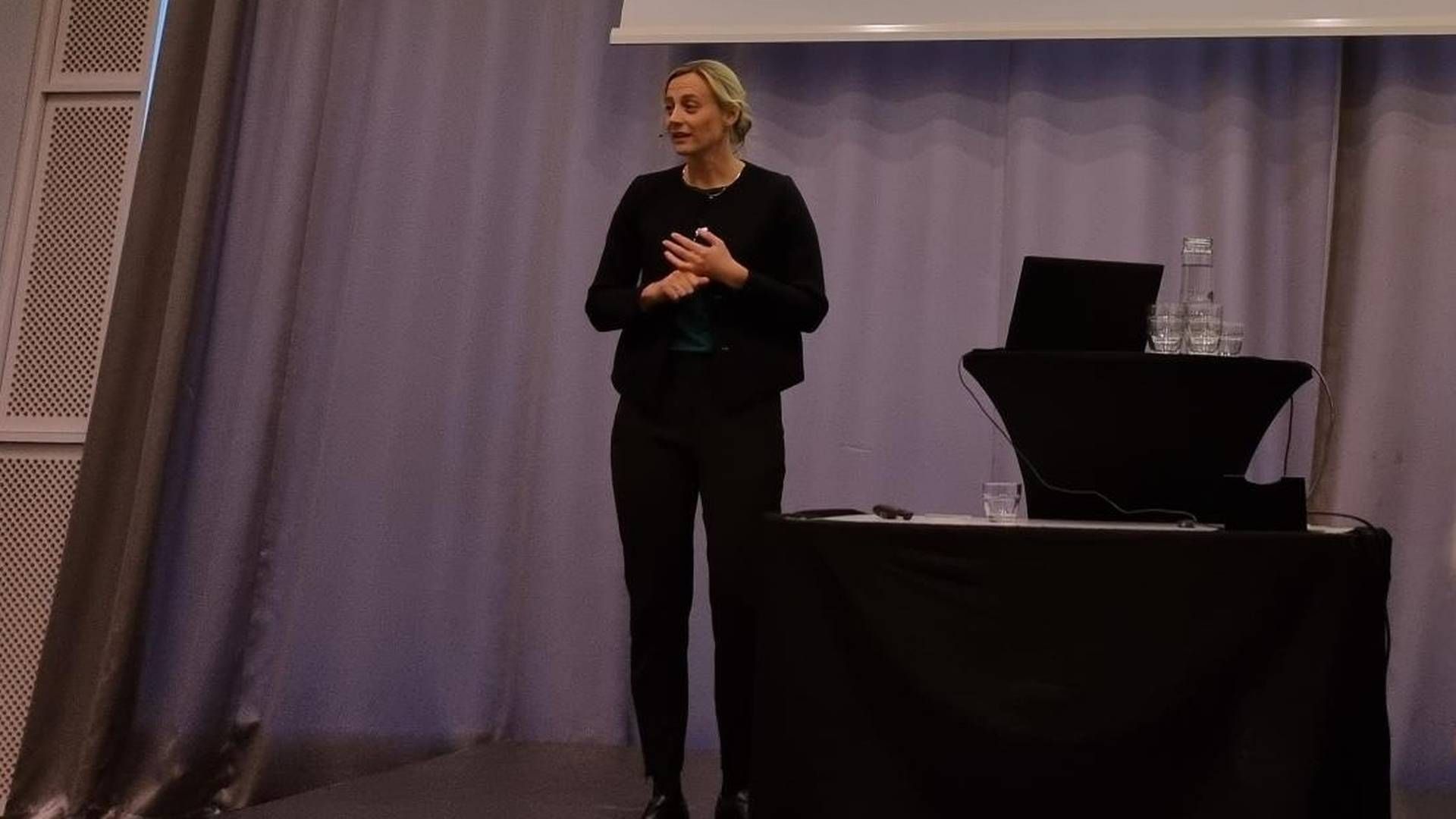 Lisa Vedeld Hammer ønsker seg bedre søknader fra industrien, slik at behandlingstiden blir kortere. Her fra Norges Energidager. | Foto: EnergiWatch