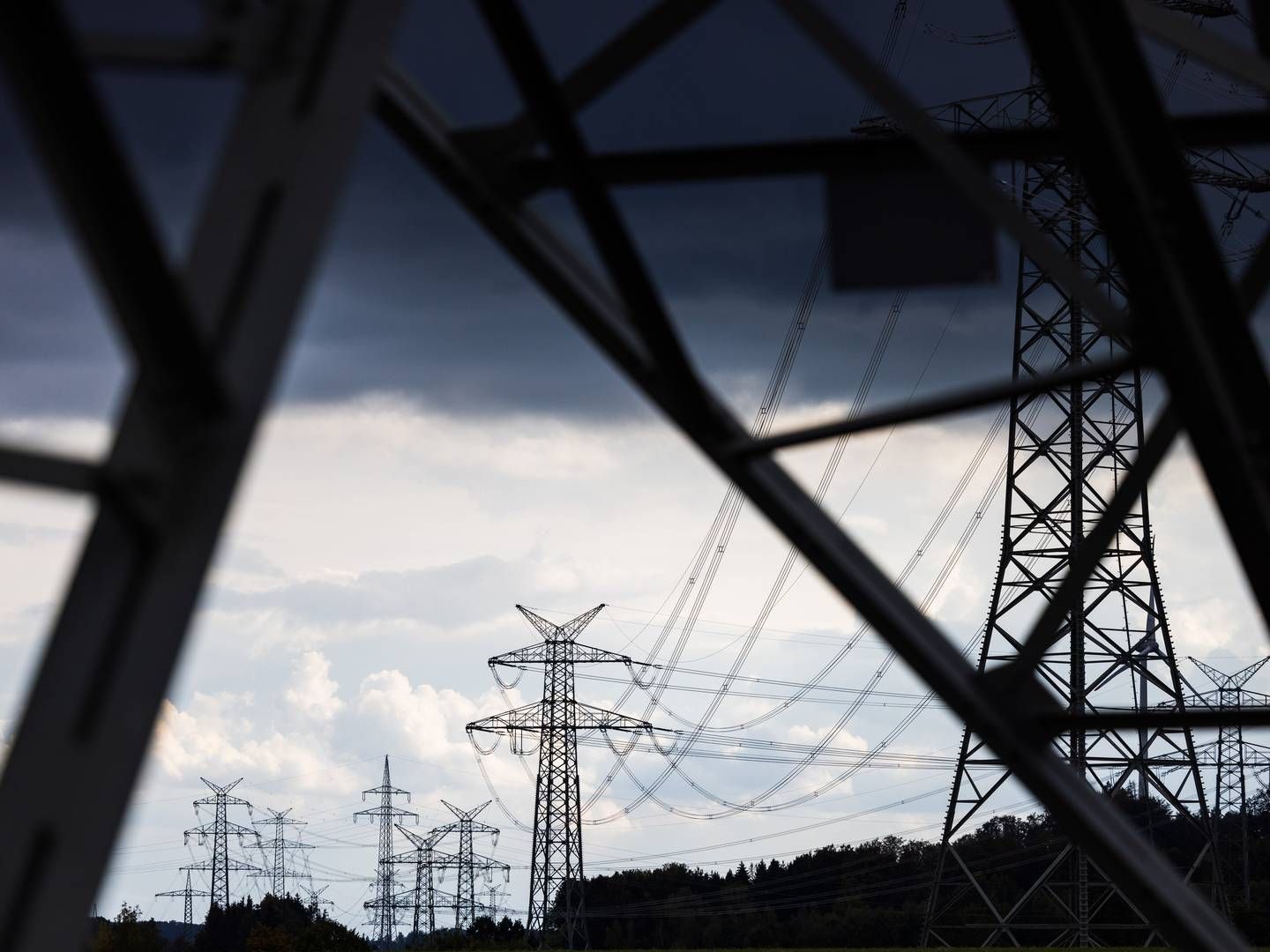 Strommasten einer Höchstspannungsleitung in Niedersachsen. | Foto: picture alliance/dpa | Ole Spata