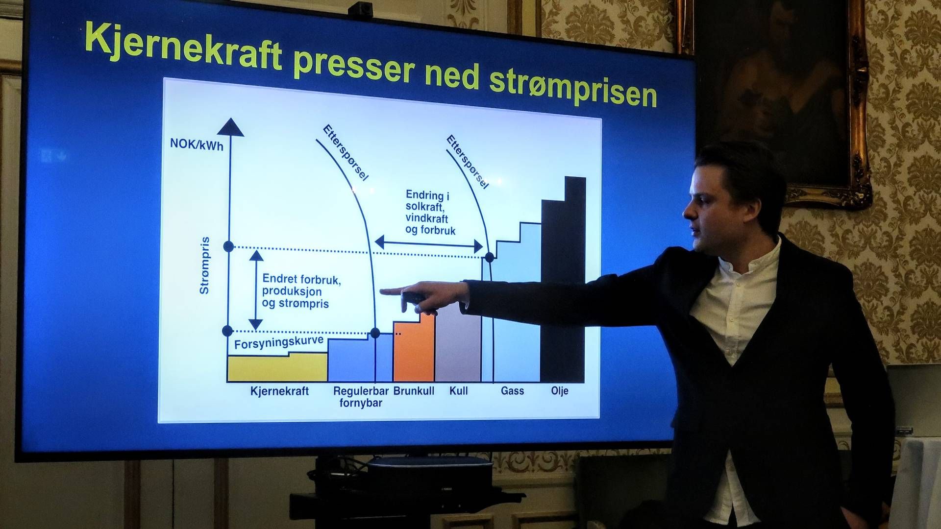 PRESSER STRØMPRISEN: Førsteammanuensis Jonas Kristiansen Nøland ved NTNU mener kjernekraftens evne til å levere jevnt og trutt gjør den godt egnet til å presse ned gjennomsnittsprisen. Han er heller ikke bekymret for at kjernekraftens inntjening vil undergraves når solenergi og vindkraft presser strømprisen ned mot null. | Foto: Anders Lie Brenna