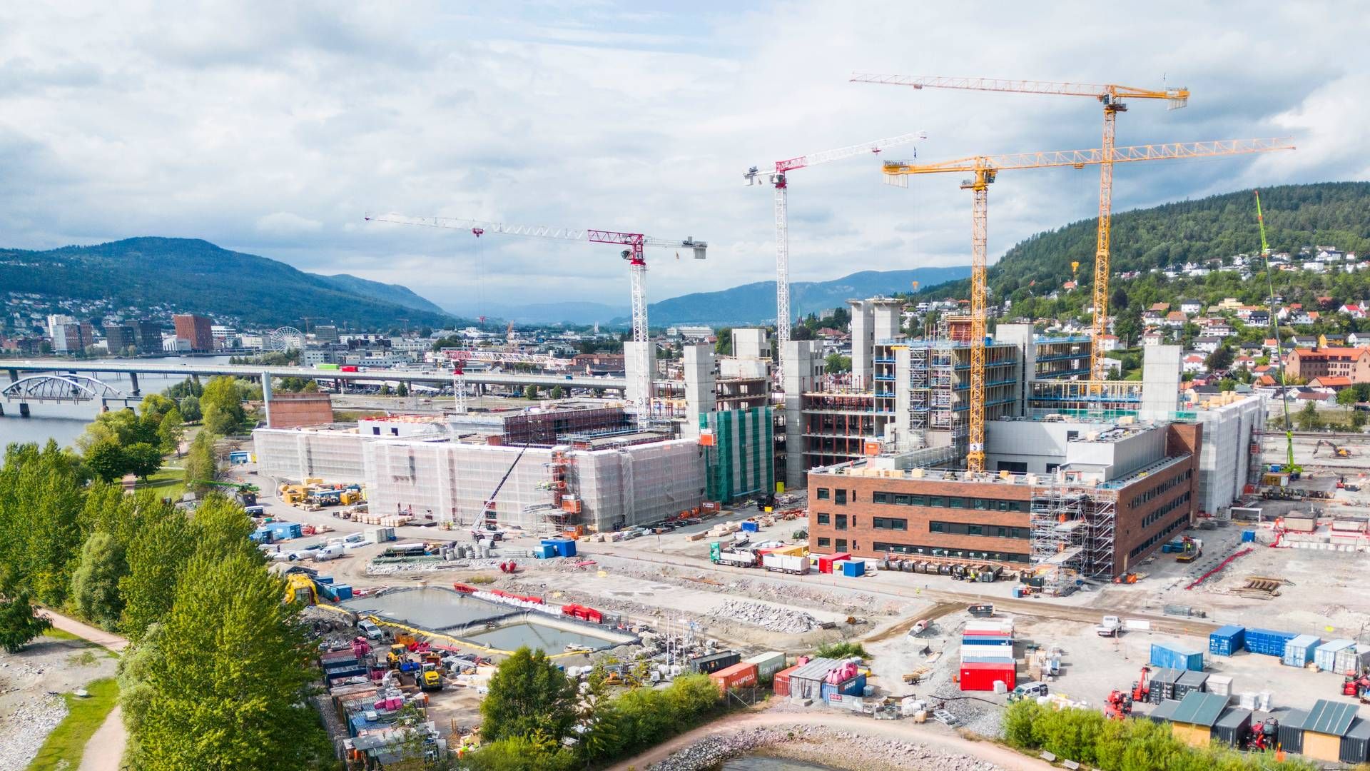 HÆRVERK: En ansatt i AF-gruppen er utestengt fra byggeplassen ved nye Drammen sykehus etter å ha begått hærverk på den ene veggen. | Foto: Lise Åserud / NTB