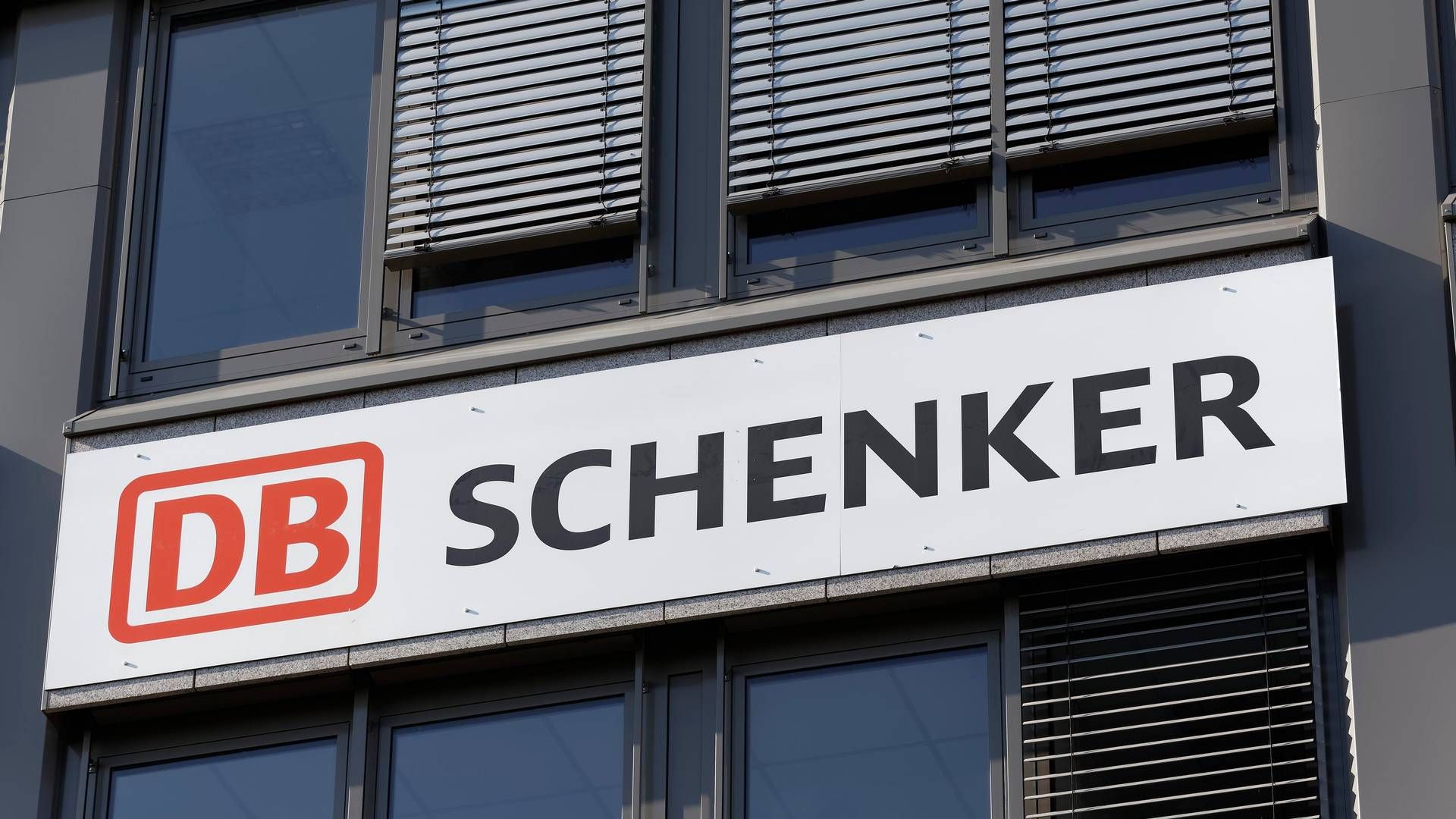 Das Logo der Bahntochter Schenker | Foto: picture alliance / imageBROKER | Karl F. Schöfmann