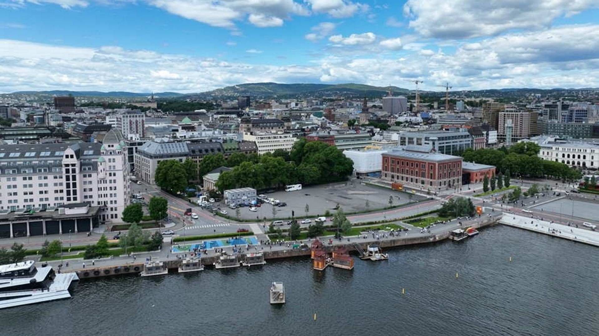 HER KAN DET KOMME ENERGISENTRAL: Den sentrale tomten ved Oslo Børs skal omdannes. Langt under bakken kan det komme en energisentral. | Foto: Hav Eiendom