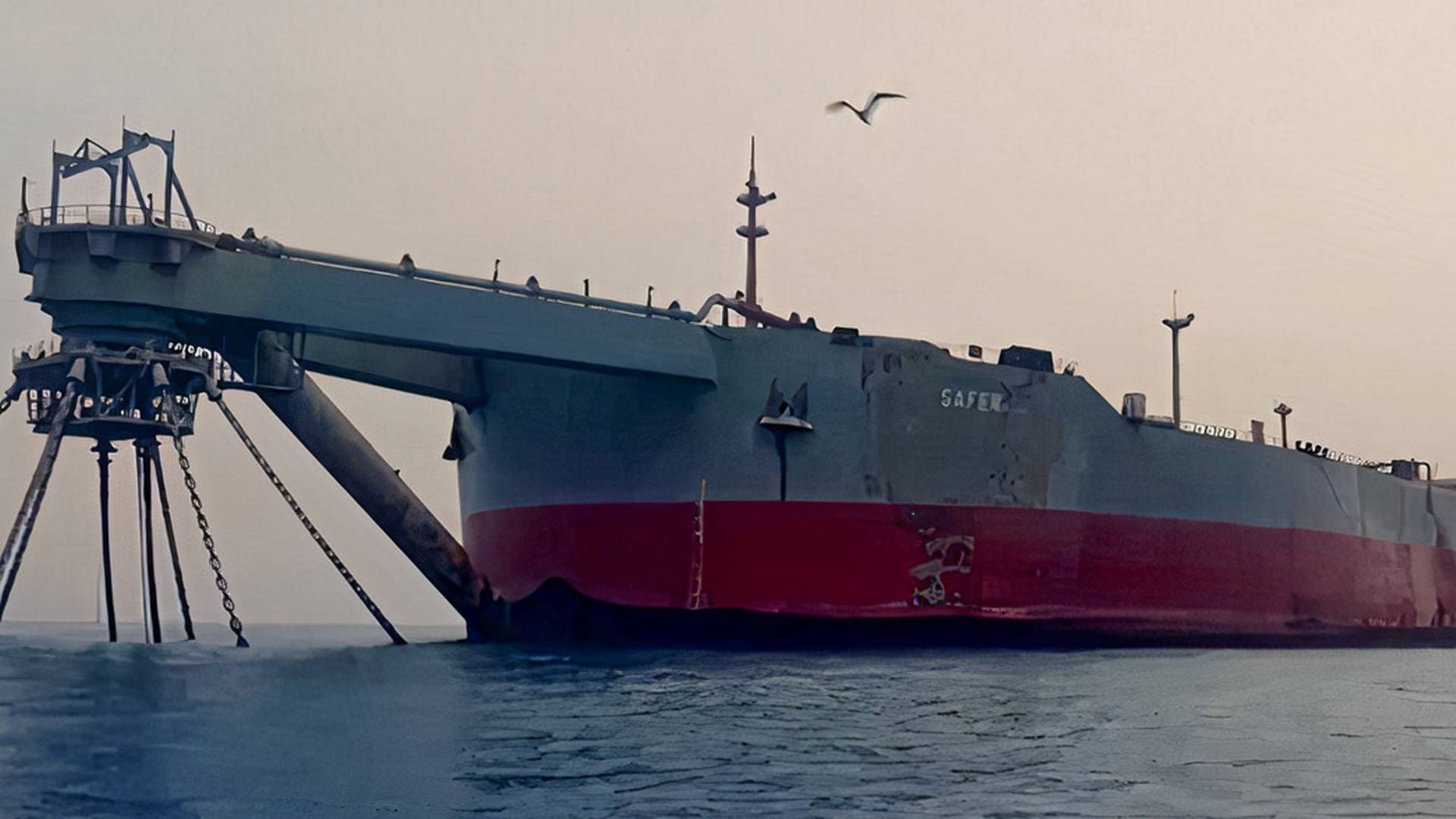 The supertanker FSO Safer has been anchored off the coast of Yemen, filled with oil cargo, for more than 30 years. It was abandoned in 2015. Now, the UN is trying empty and salvage the ship. | Photo: United Nations