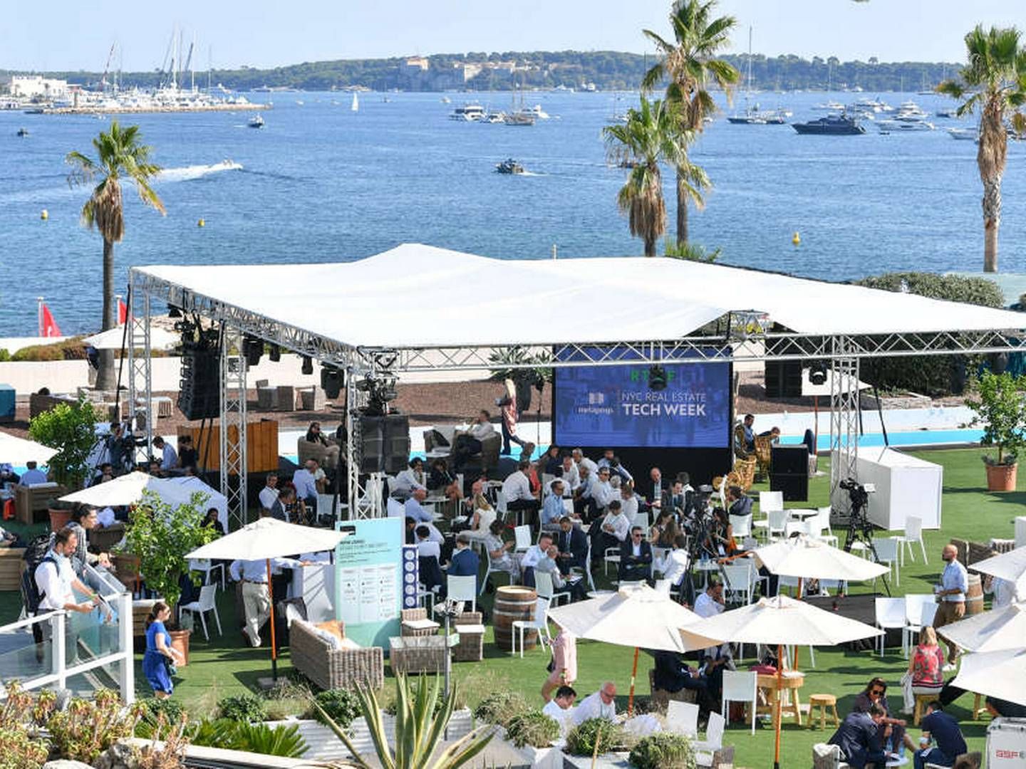 Et glimt fra et af de tidligere Mipim-messer i Cannes, hvor der i år ventes omkring 20.000 deltagere. | Foto: PR / Mipim