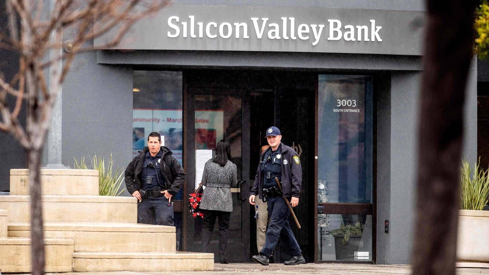 Uniformierte zum Schutz: Silicon Valley Bank | Foto: Noah Berger