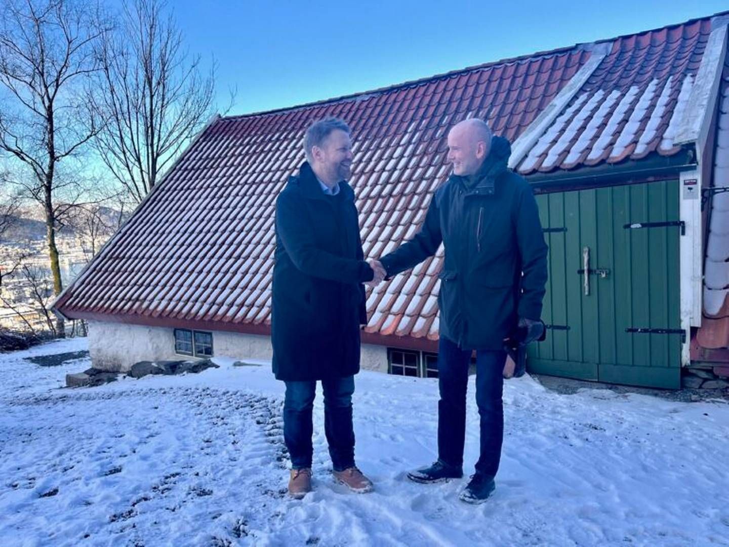 Managing partner Olav Pedersen (t.v.) i Harris sammen med Owen J. Westergård, styreleder i Bergen Skog- og Træplantningsselskap. | Foto: Harris