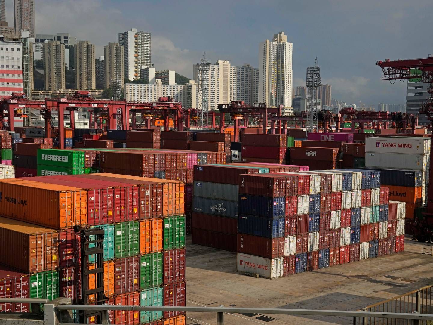 Shipping containers at a port of Kwai Tsing Container Terminals in Hong Kong. | Photo: Kin Cheung/AP/Ritzau Scanpix
