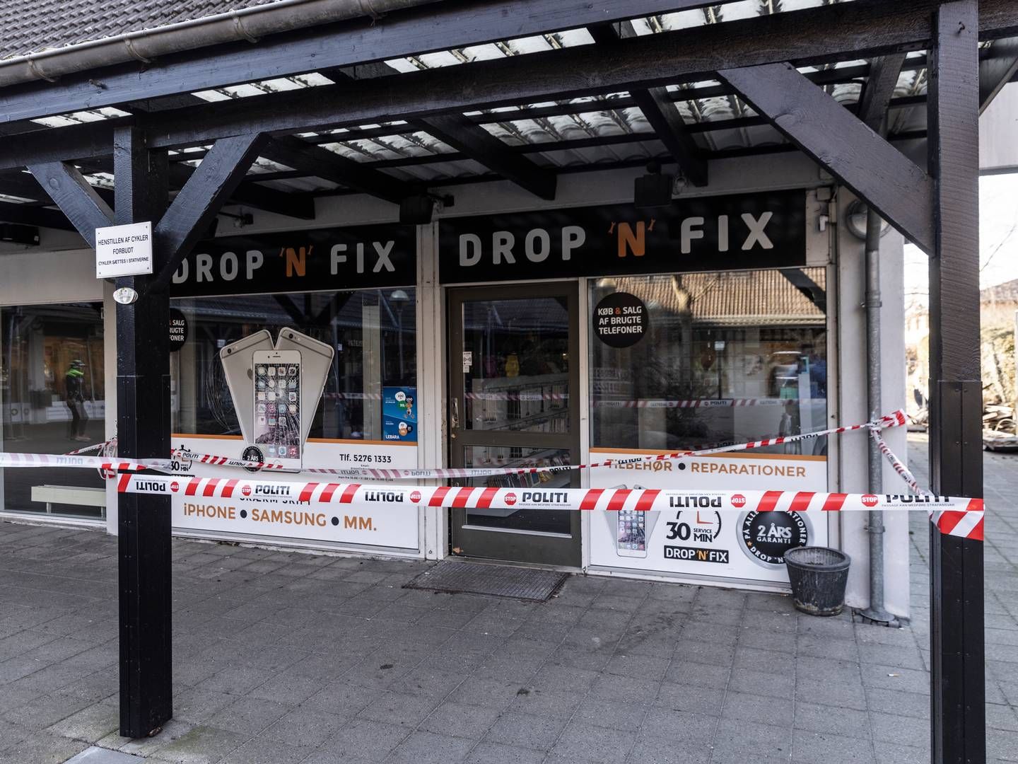 Ingen personer kom til skade, men ifølge sigtelser skete der ”betydelig materiel skade” på bygningen og i butikken i Dragør. | Foto: Ólafur Steinar Rye Gestsson