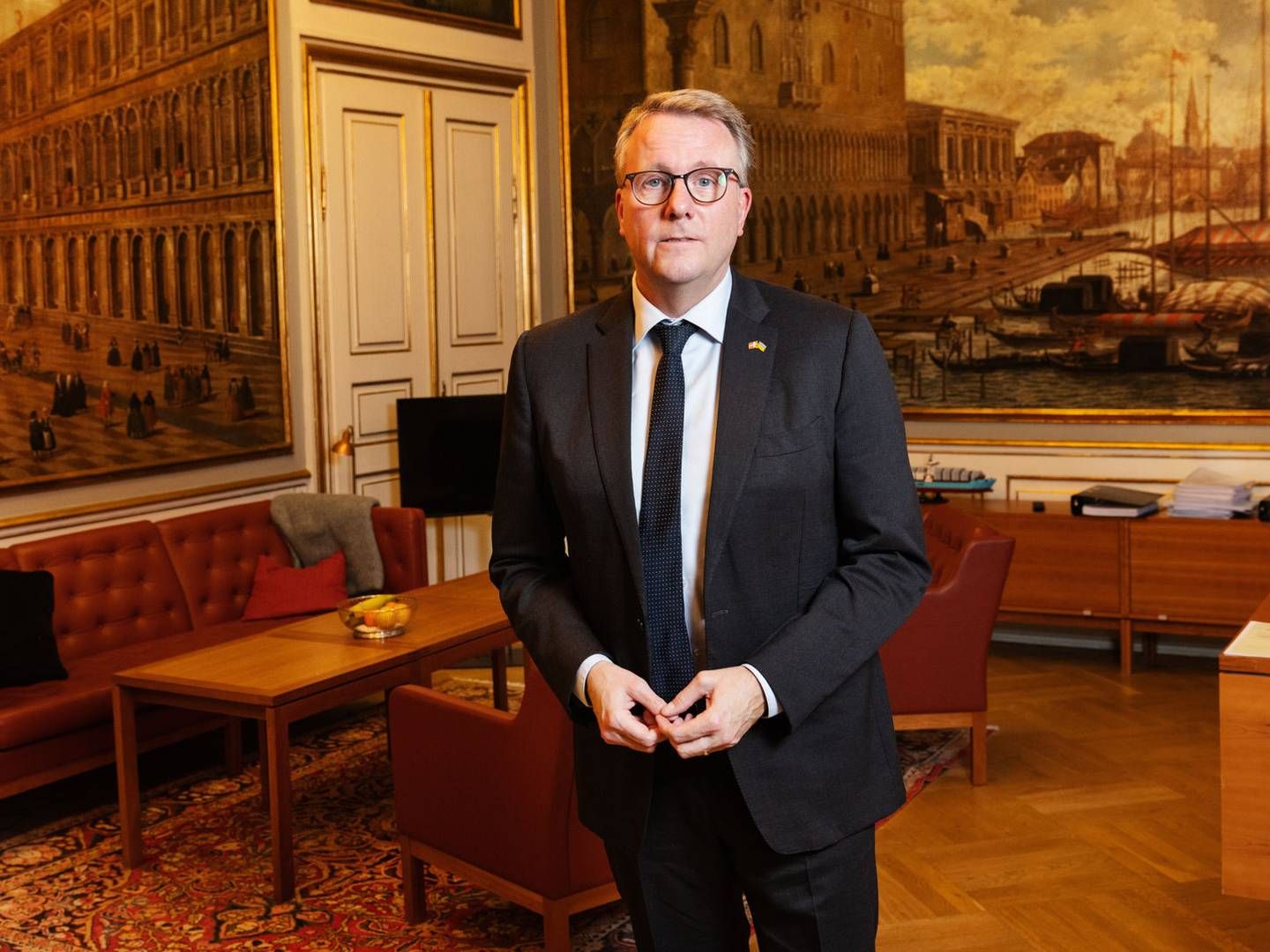 Erhvervsminister Morten Bødskov (S) vil opretholde skærpet prisovervågning året ud, men ikke dykke dybere.