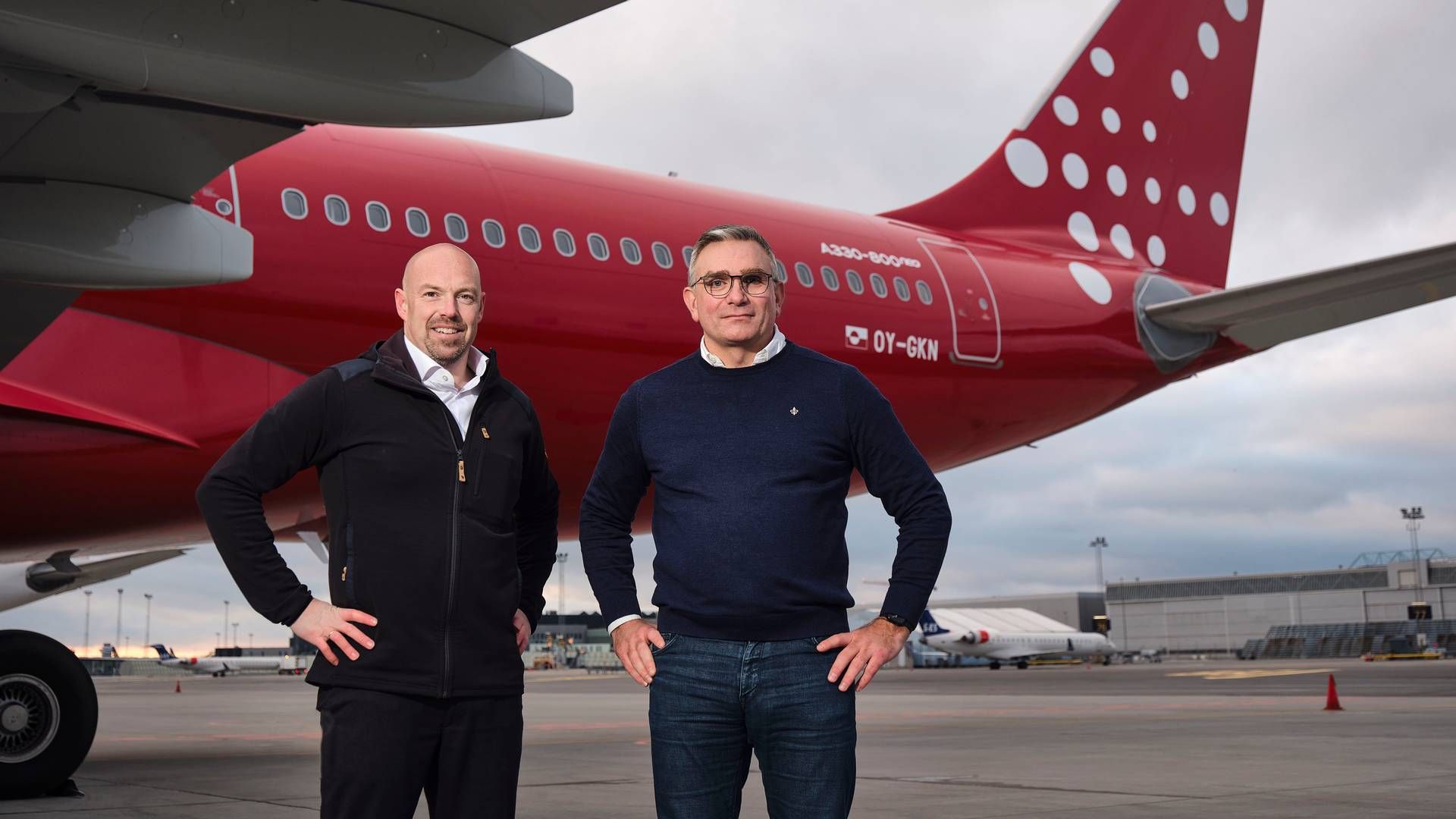 Jakob Nitter Sørensen, adm. direktør for Air Greenland og Ulrik V. Brendstrup, adm. direktør for DCC & Shell Aviation. | Foto: Pr / Dcc&shell Aviation Denmark