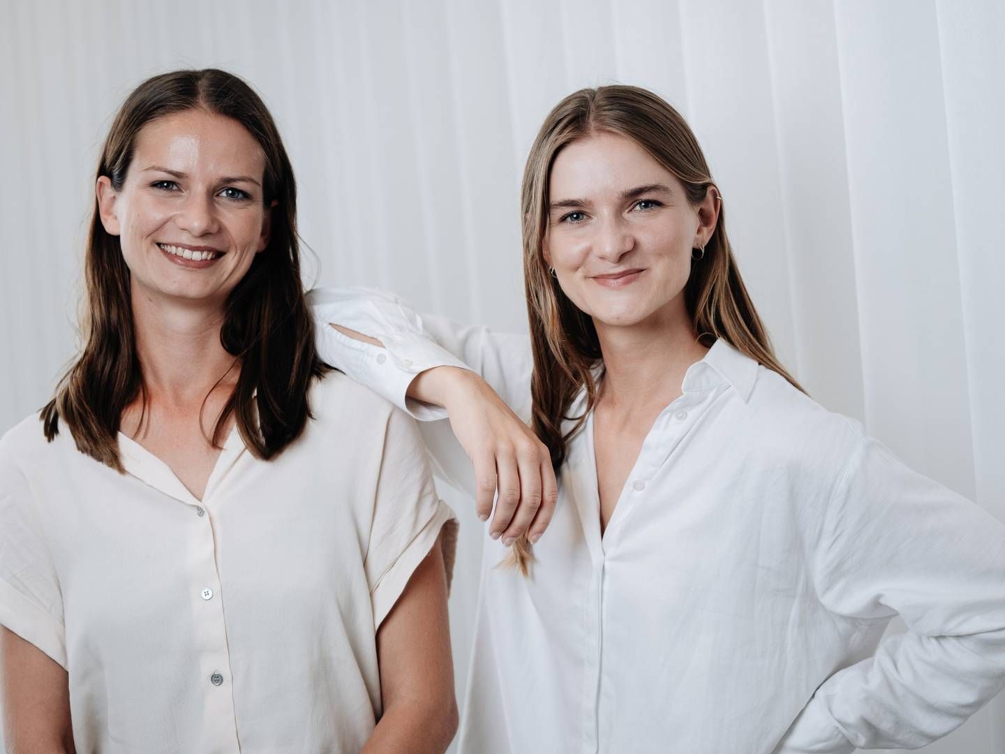 Iværksættersøstrene Rikke Høyer (tv) og Sidsel Høyer har udviklet en it-platform, der skal hjælpe virksomheder i logistikbranchen. | Foto: Dora / pr