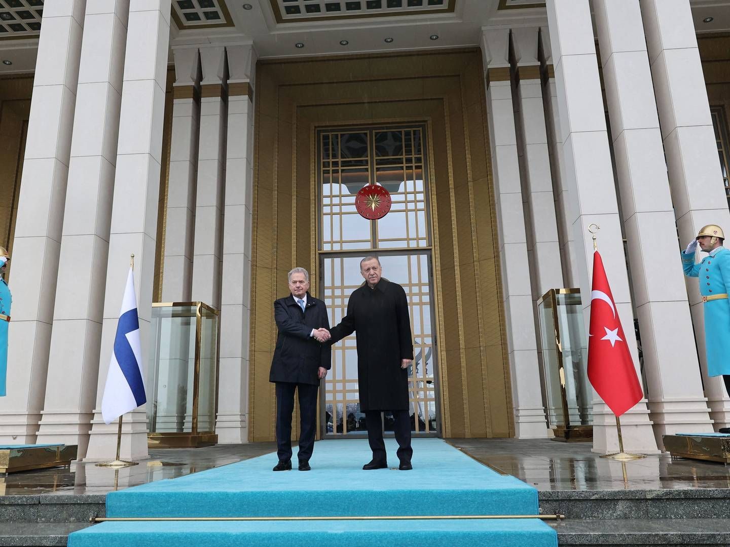 Den tyrkiske præsident Recep Tayyip Erdogan og den finske præsident Sauli Niinisto giver hånd om et fremtidigt samarbejde i Nato-regi i Ankara i Tyrkiet 17. marts 2023. | Foto: Adem Altan