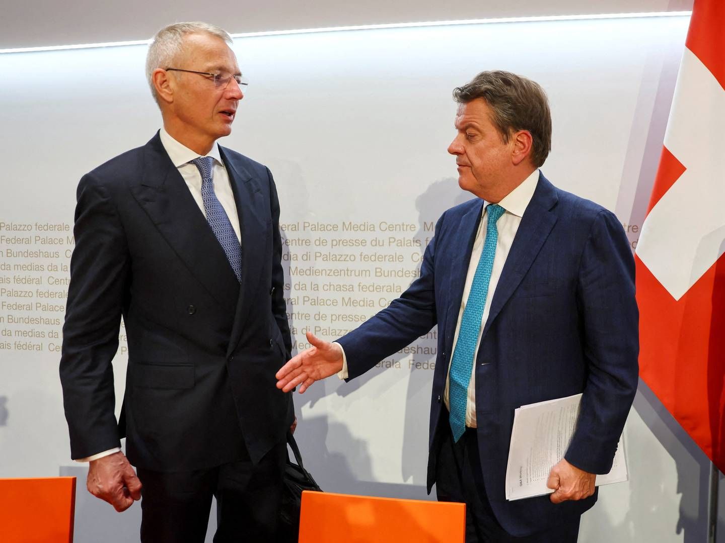 Chairman of the Board of Directors of UBS, Colm Kelleher and Chairman of the Board of Directors of Credit Suisse, Axel Lehmann attend a news conference on Credit Suisse after UBS takeover offer, in Bern, Switzerland, March 19, 2023. | Foto: Denis Balibouse/Reuters/Ritzau Scanpix