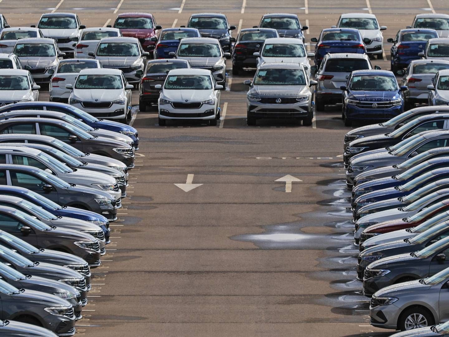 Volkswagen-biler holder parkeret ved koncernens fabrik i Kaluga, Rusland. | Foto: Evgenia Novozhenina/Reuters/Ritzau Scanpix