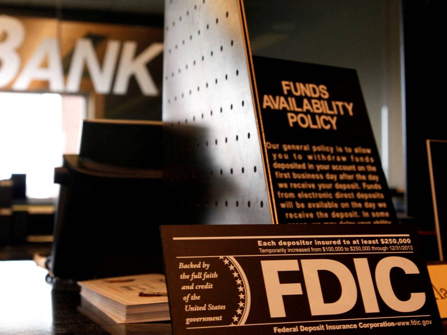 FDIC står for Federal Deposit Insurance Corporations.