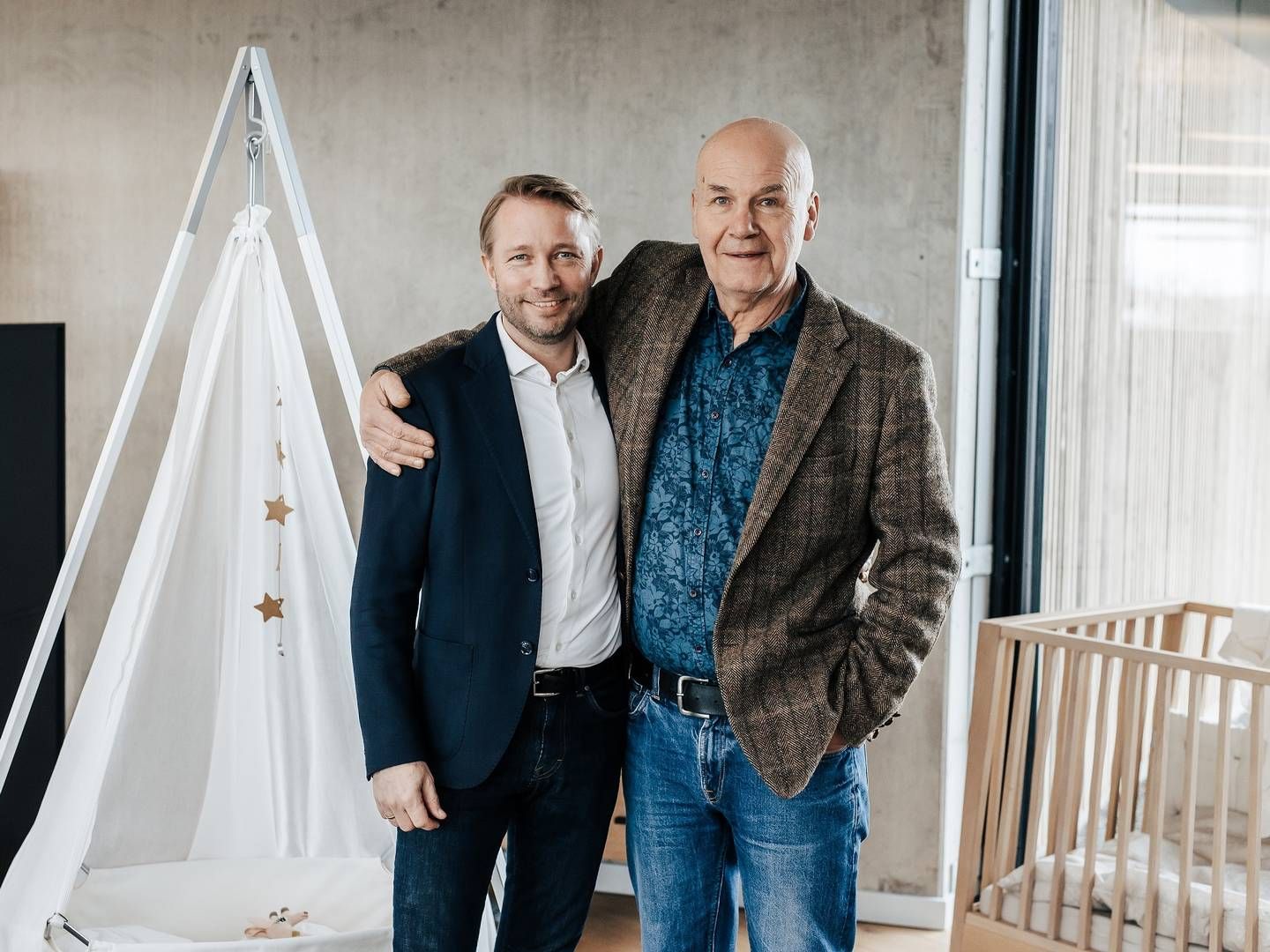 Stig Leander (th.) stiftede designfirmaet med hans efternavn i 1998. Nu giver han titlen som adm. direktør videre til Michael Meldgaard Holm. | Foto: Emma Maria Gehlert Nielsen