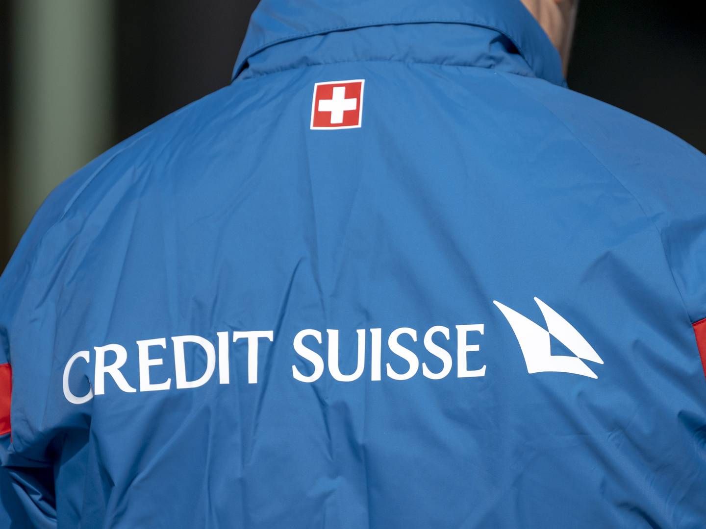 Eine Jacke mit dem Aufdruck der Credit Suisse beim Training der Schweizer Fussball Nationalmannschaft am 21. März 2023. | Foto: picture alliance/KEYSTONE | GEORGIOS KEFALAS