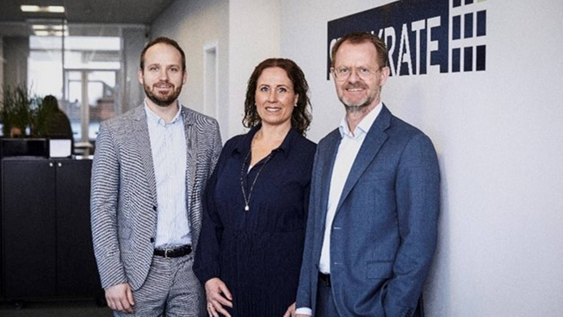Adm. direktør i Stockrate, Kristian Kjer (tv.) ser frem til samarbejdet med Stine Birk (i midten) og Peter Haahr (th.). | Foto: Pr / Stockrate