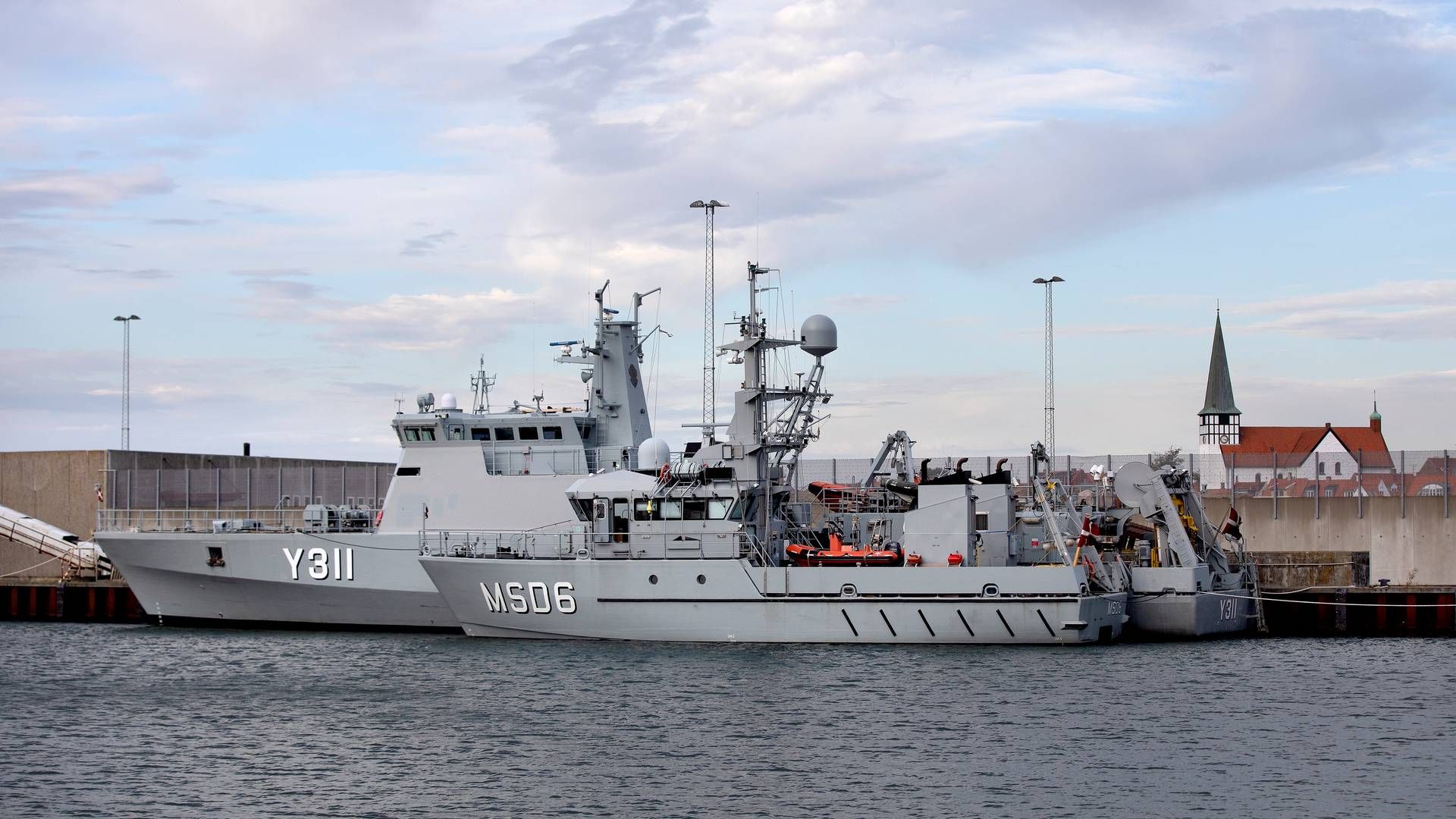 (Arkivfoto) Marinens skibe til undersøgelser under havoverfladen ligger i Rønne Havn, blandt andet på grund af undersøgelse af læk på Nord Stream 1 og 2. | Foto: Finn Frandsen