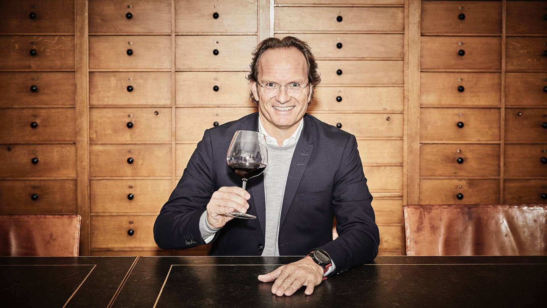 Admin. direktør Mads Stensgaard fortæller, at de i vinforhandleren Kjær & Sommerfeldt arbejder ud fra mantraet "tilbagegang er ikke en mulighed". | Foto: Pr / Kjær & Sommerfeldt