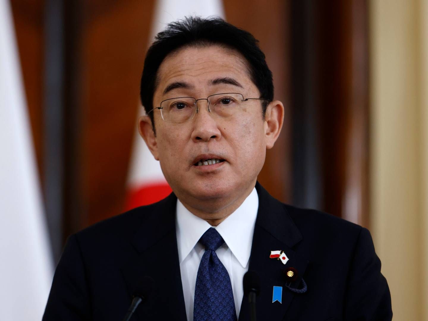 LOVER STØTTE: Japans statsminister Fumio Kishida lover støtte til en ansatt i det japanske legemiddelselskapet Astellas Pharma som sitter fengslet i Kina. | Foto: Michal Dyjuk/AP