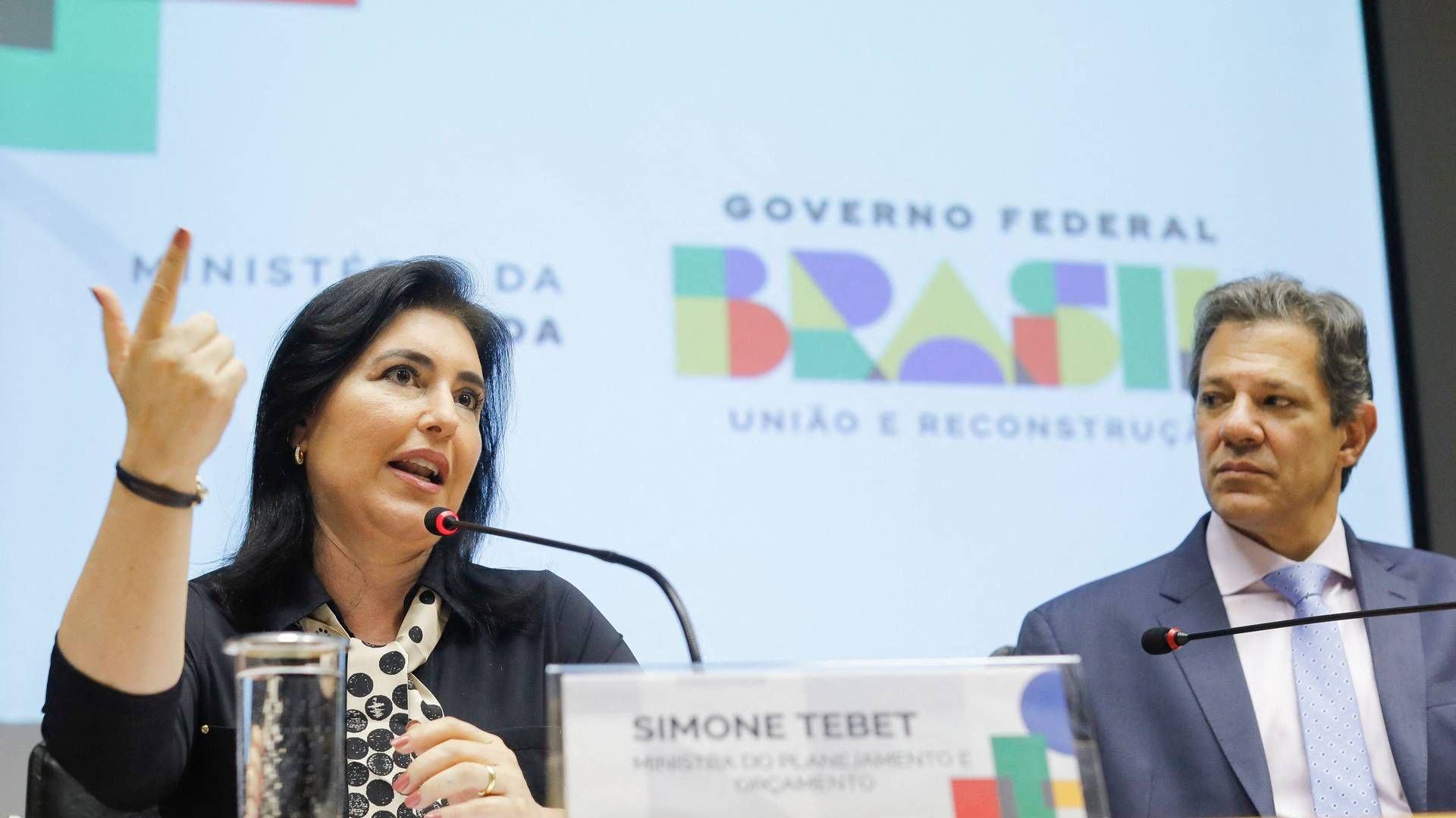 Brazils Planning Minister Simone Tebet (L) speaks next to Brazils Finance Minister Fernando Haddad during a press conference to announce new fiscal rules for the Brazilian economy at the Ministry of Economy in Brasilia on March 30, 2023. | Photo: Sergio Lima/AFP/Ritzau Scanpix