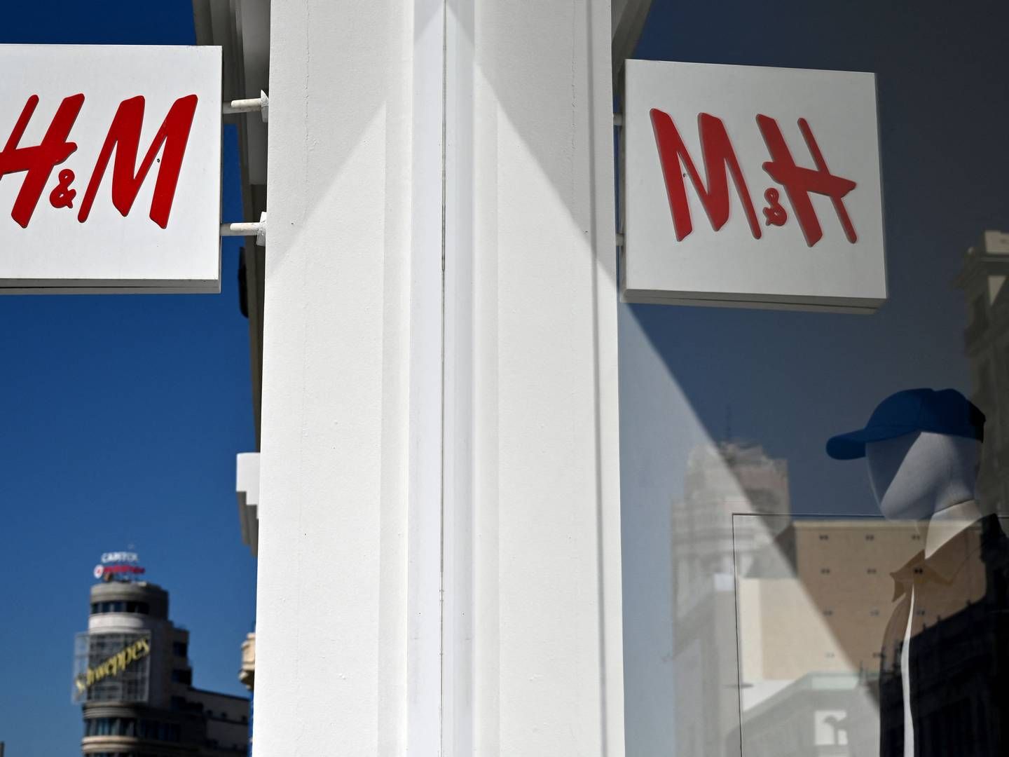 H&M er en af verdens største modekoncerner og driver foruden tøjsalg også enkelte H&M Beauty-butikker. | Foto: Gabriel Bouys